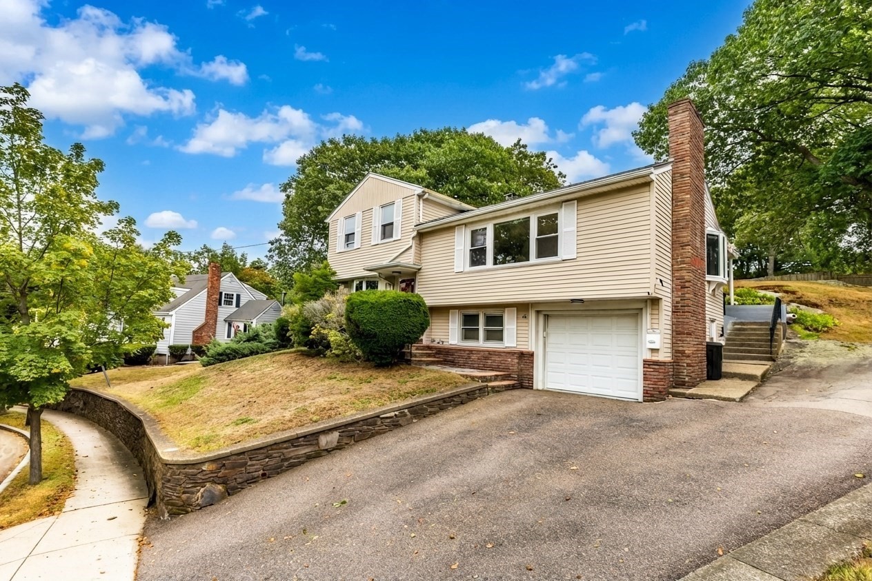 68 Faxon Ln Property Photo 2