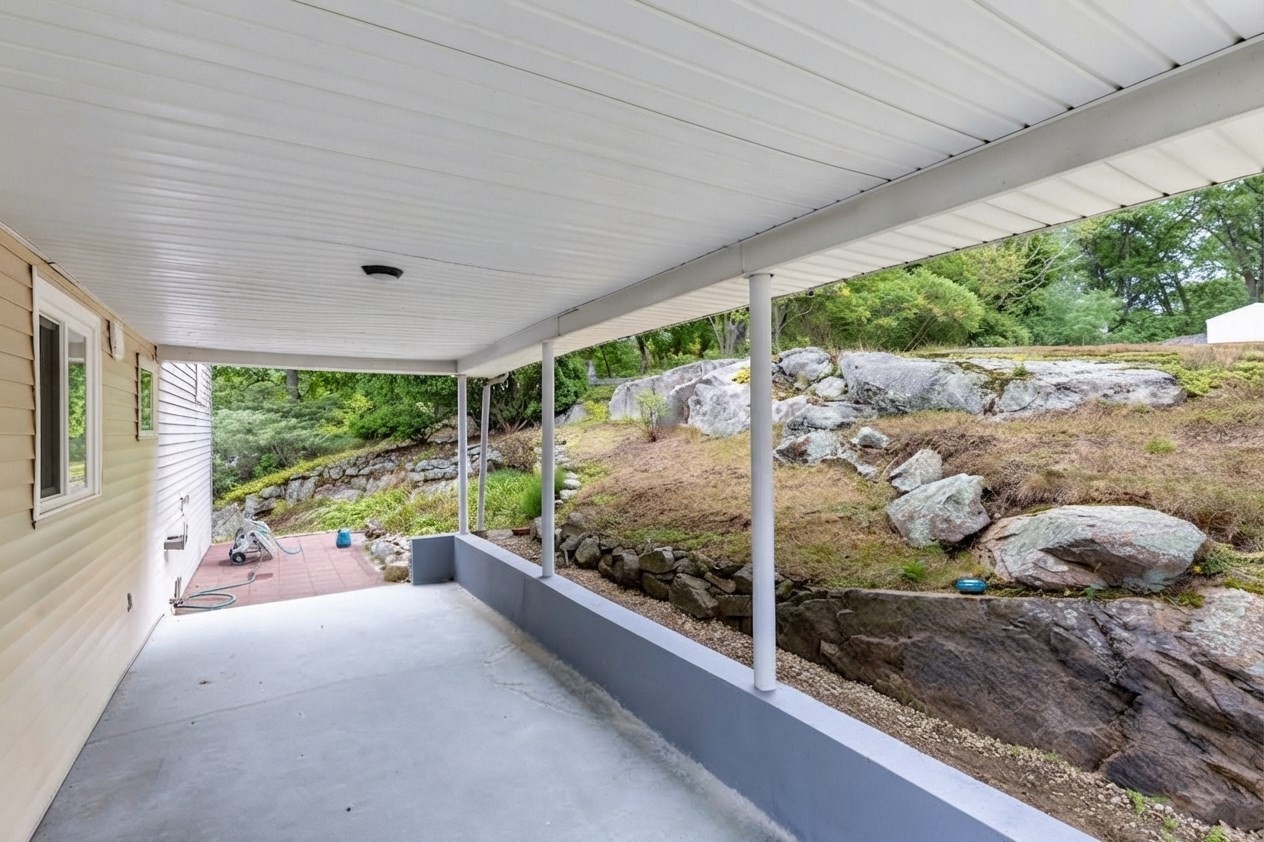 68 Faxon Ln Property Photo 3