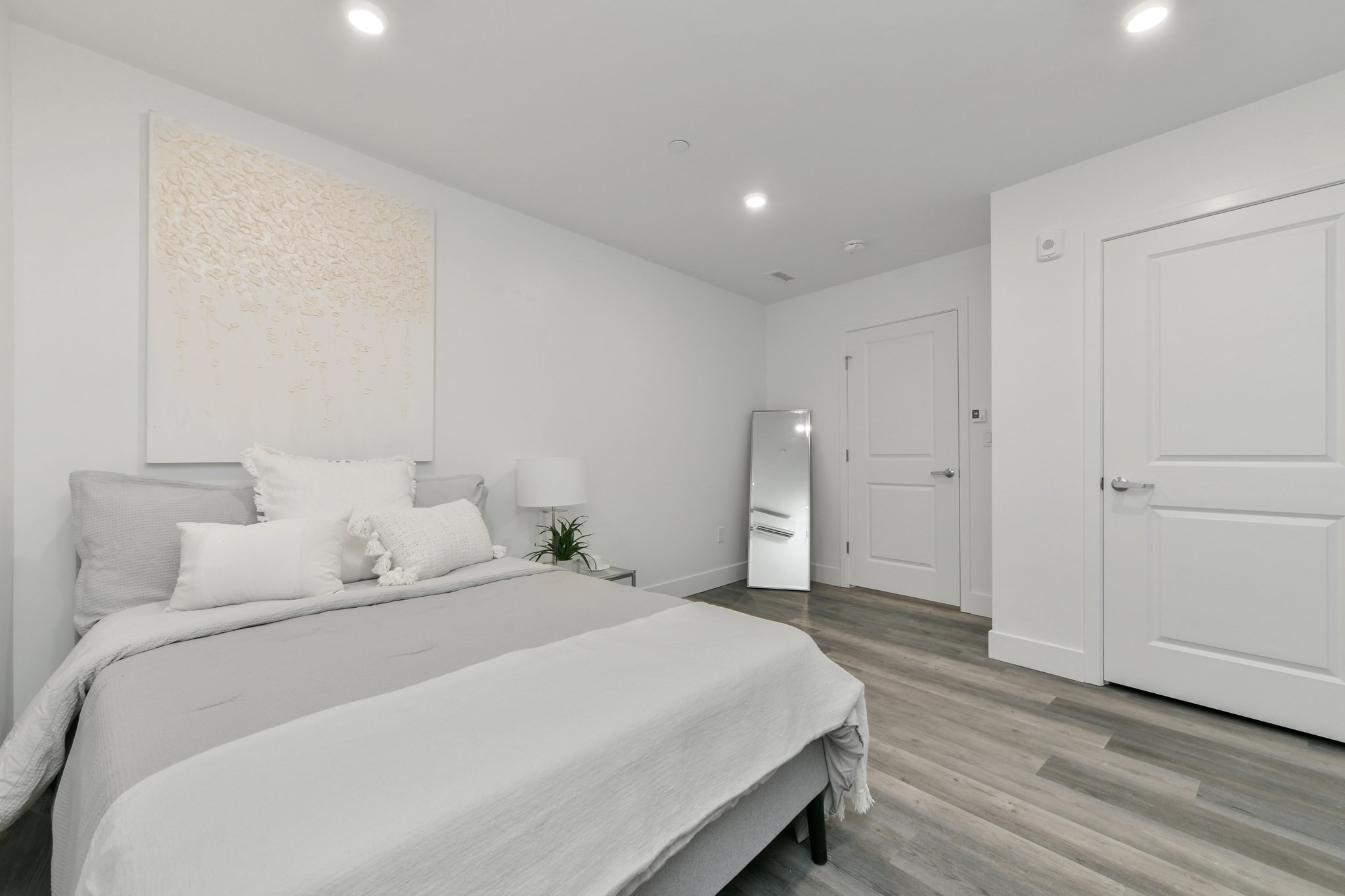 585 Essex St # 710 Property Photo 1