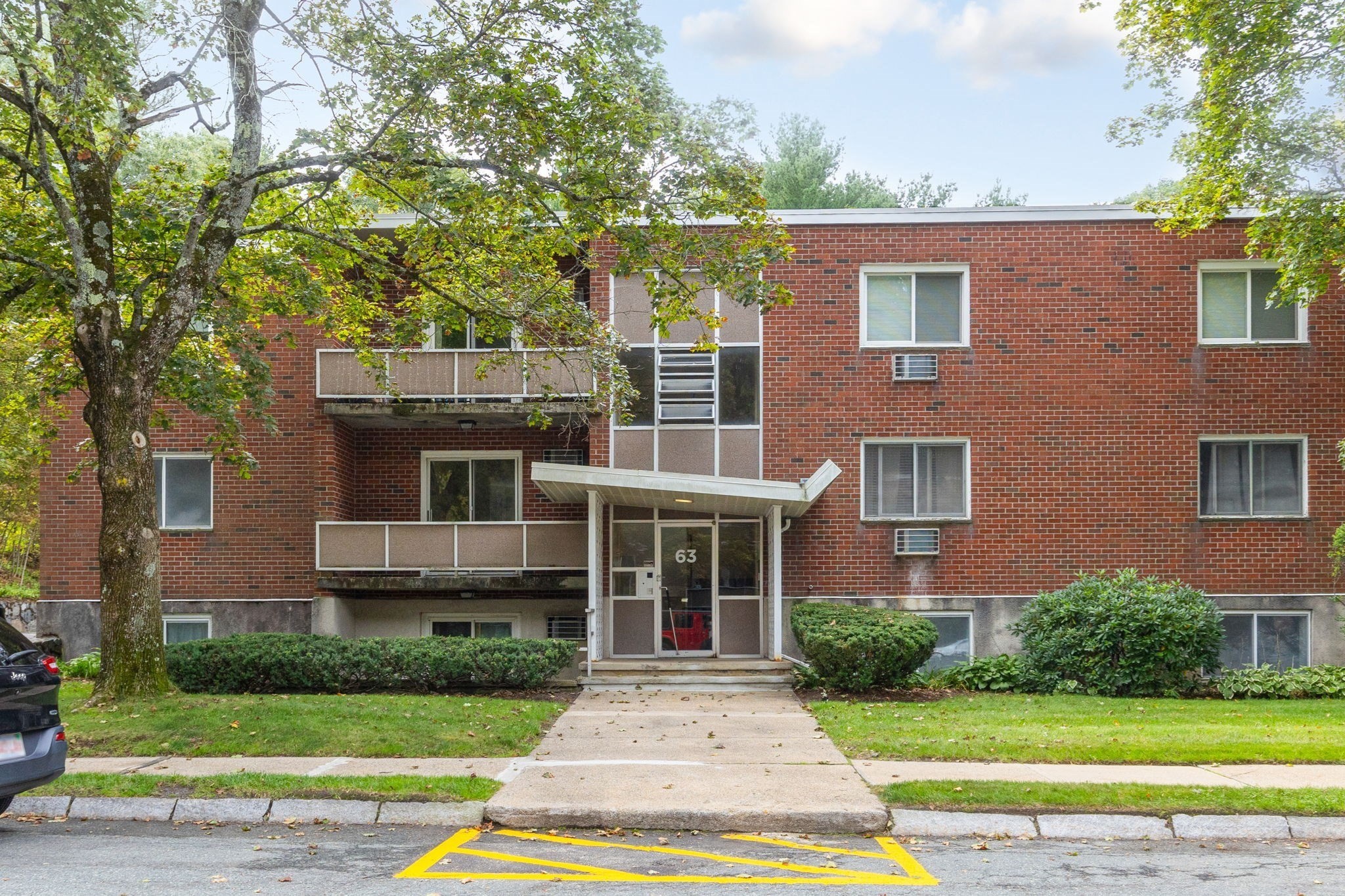 63 Lionel Ave # C Property Photo 1