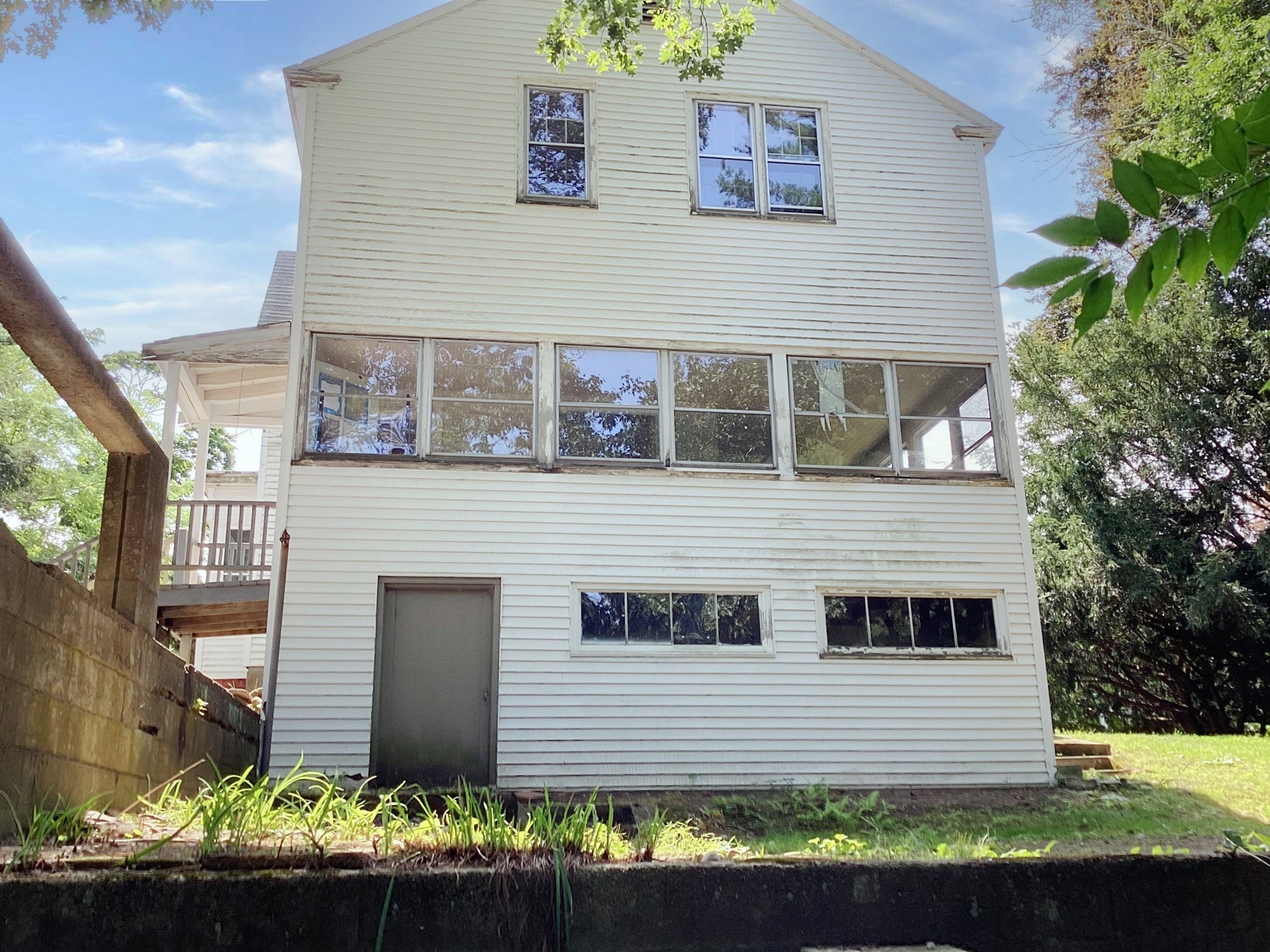 365 South Main St Property Photo 5
