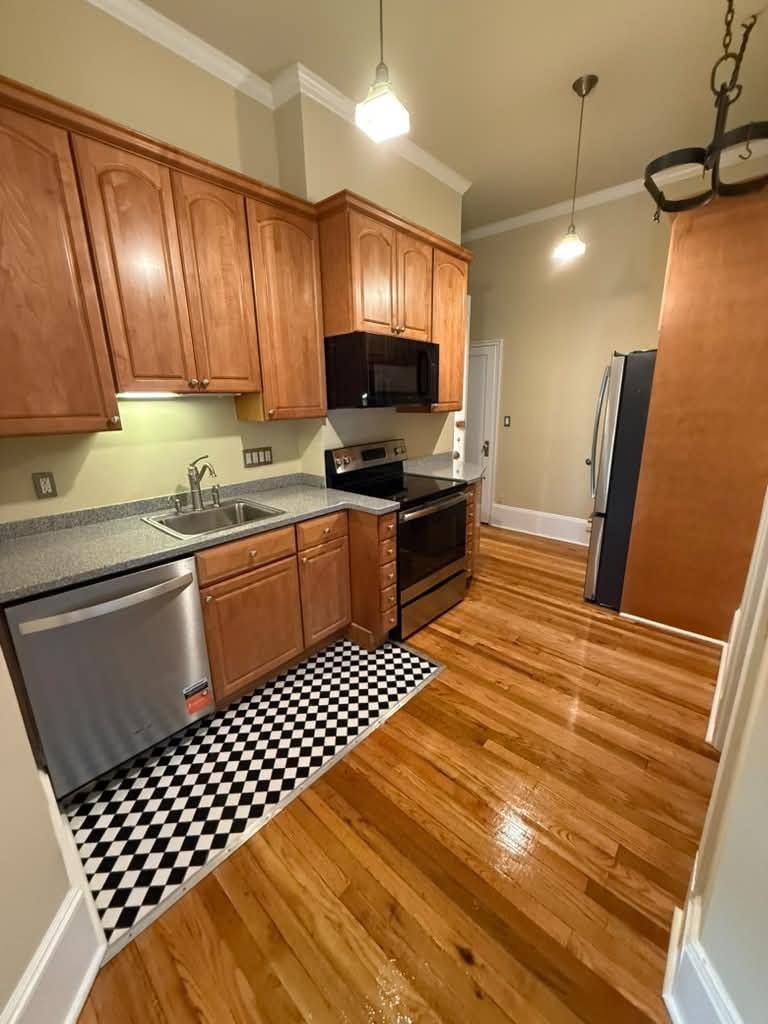 271 Dartmouth St # 5F Property Photo 1
