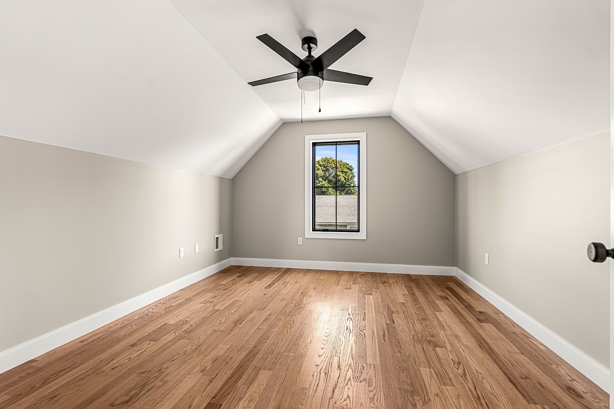 20 R Plain Street Property Photo 34