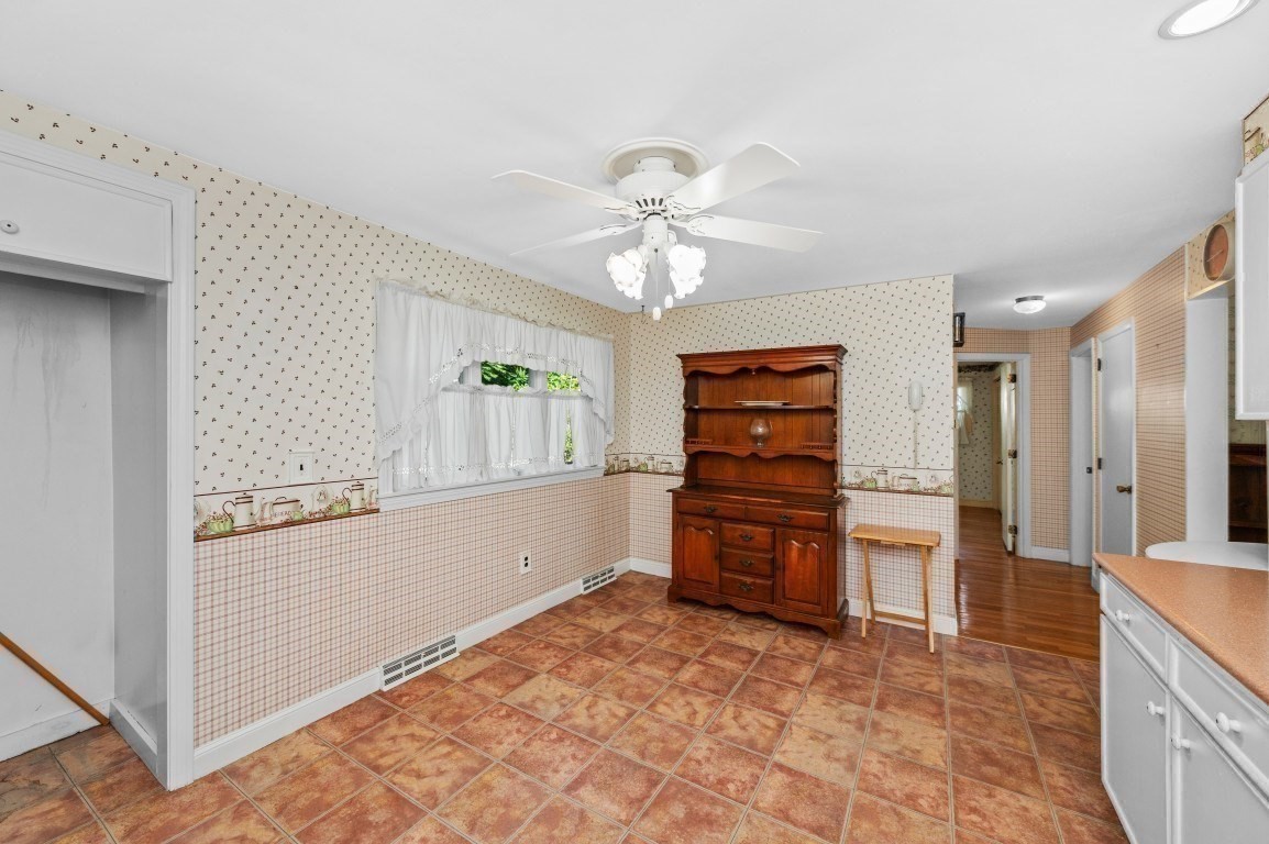 78 Spring View Dr Property Photo 8