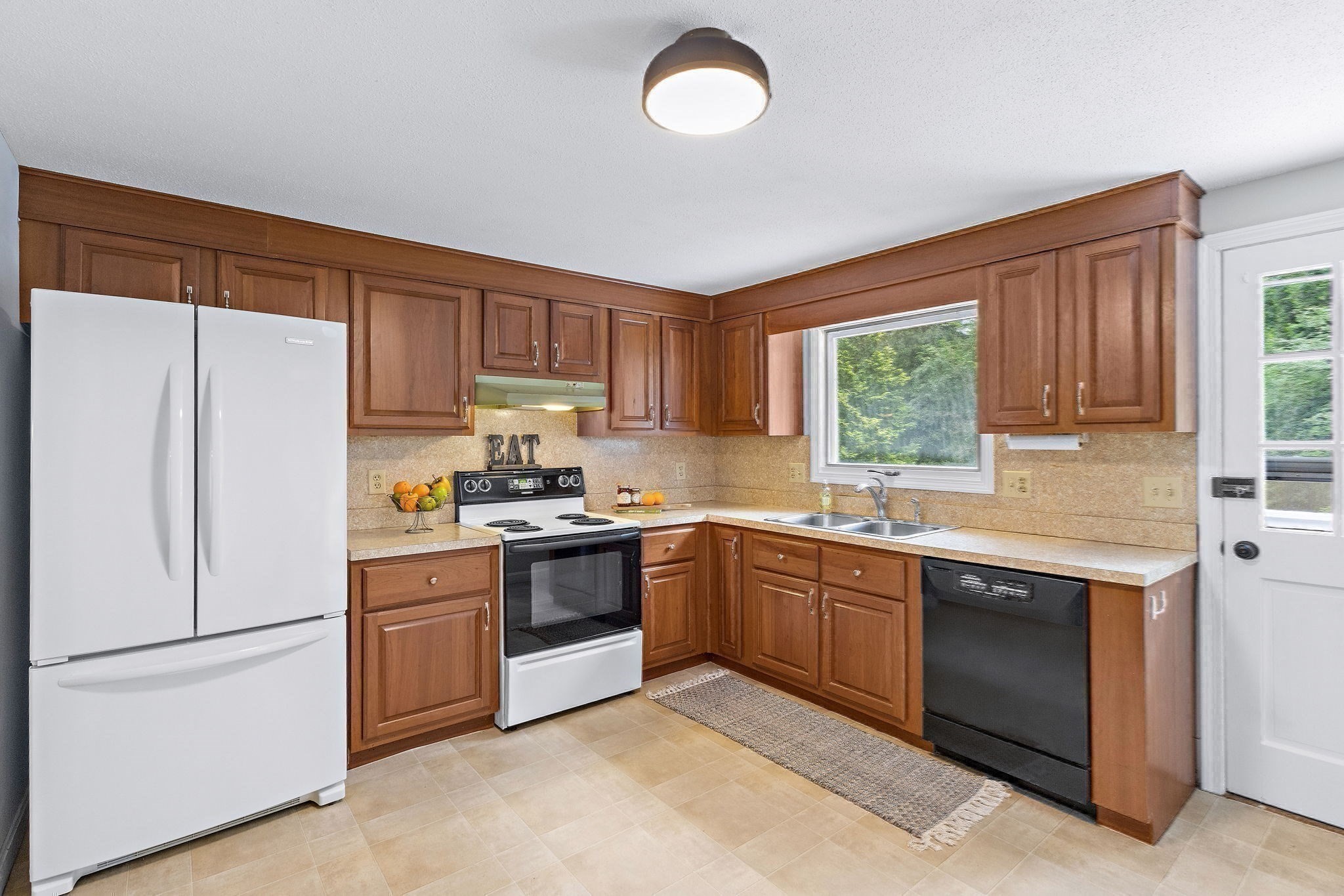 6 Conant Street Property Photo 9