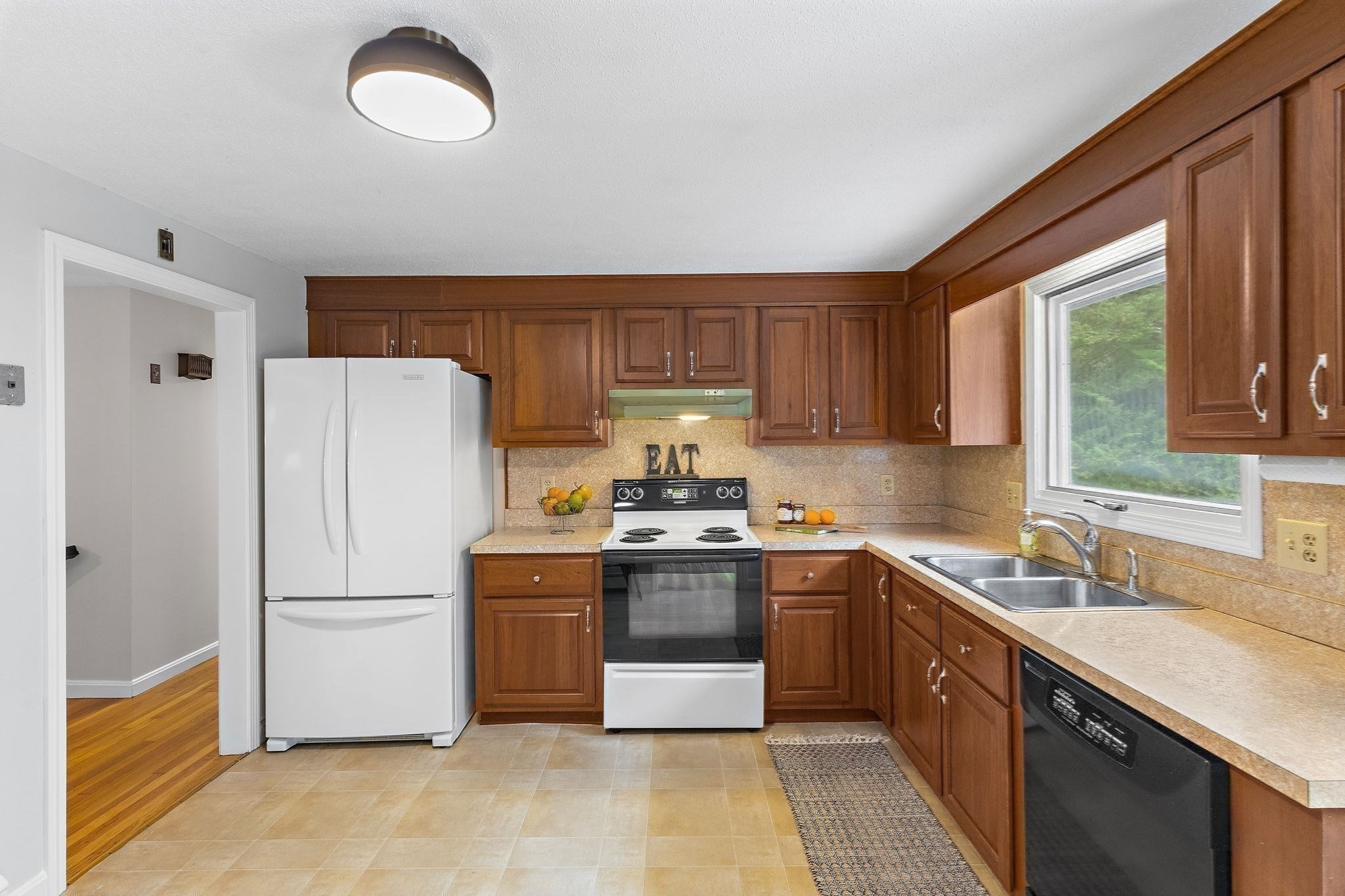 6 Conant Street Property Photo 10