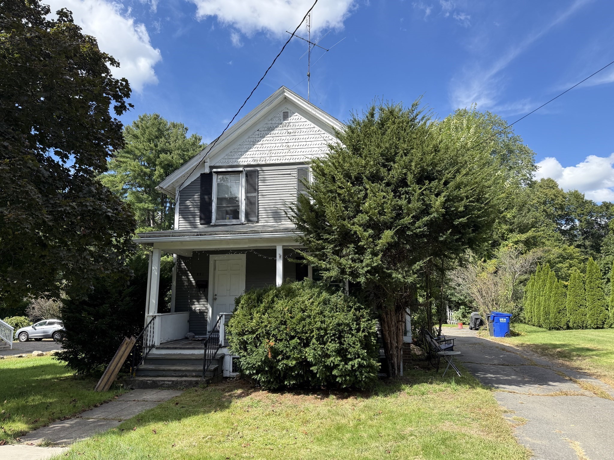 221 Northampton Rd Property Photo 1