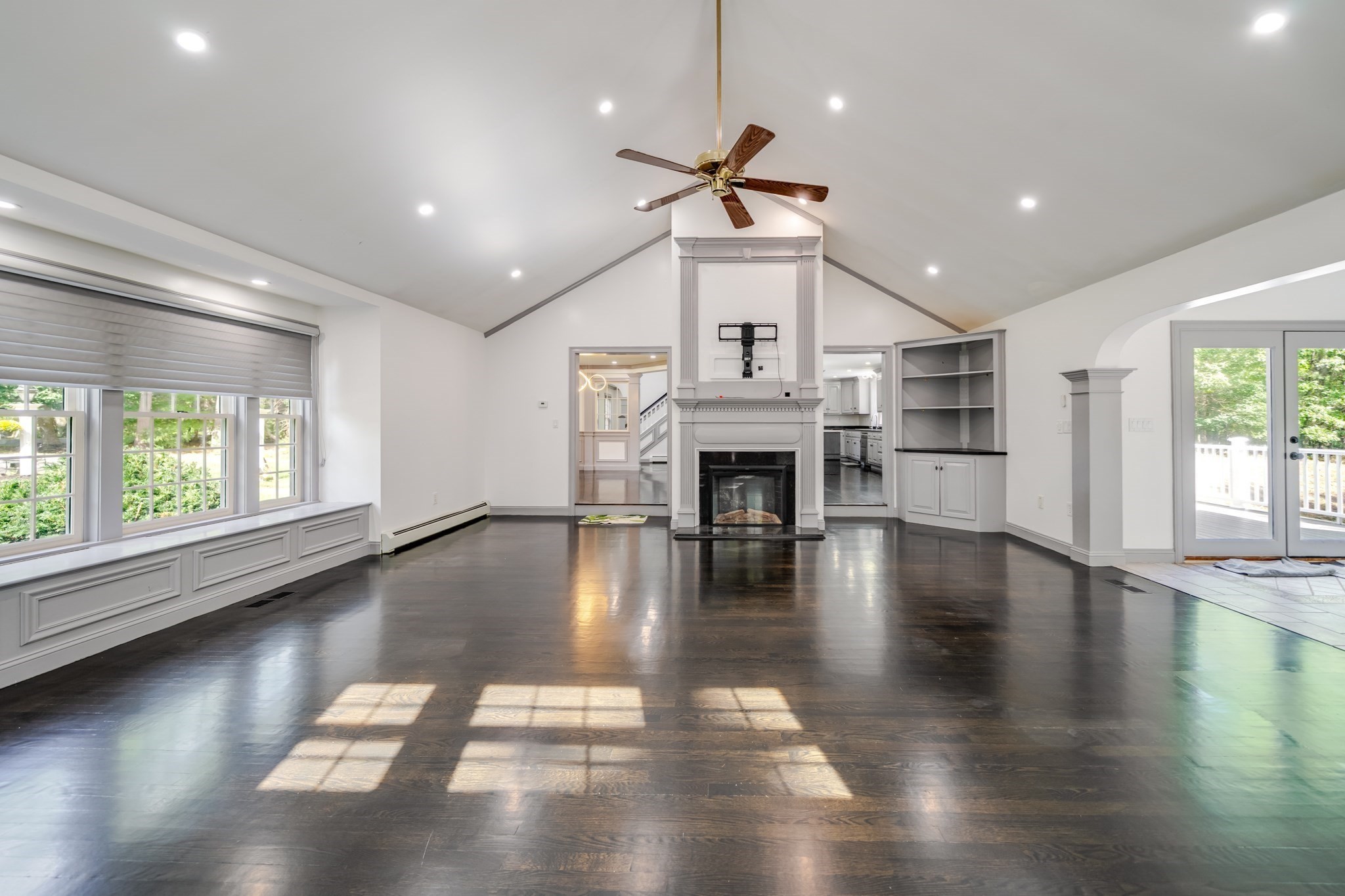 485 E Broadway Property Photo 3