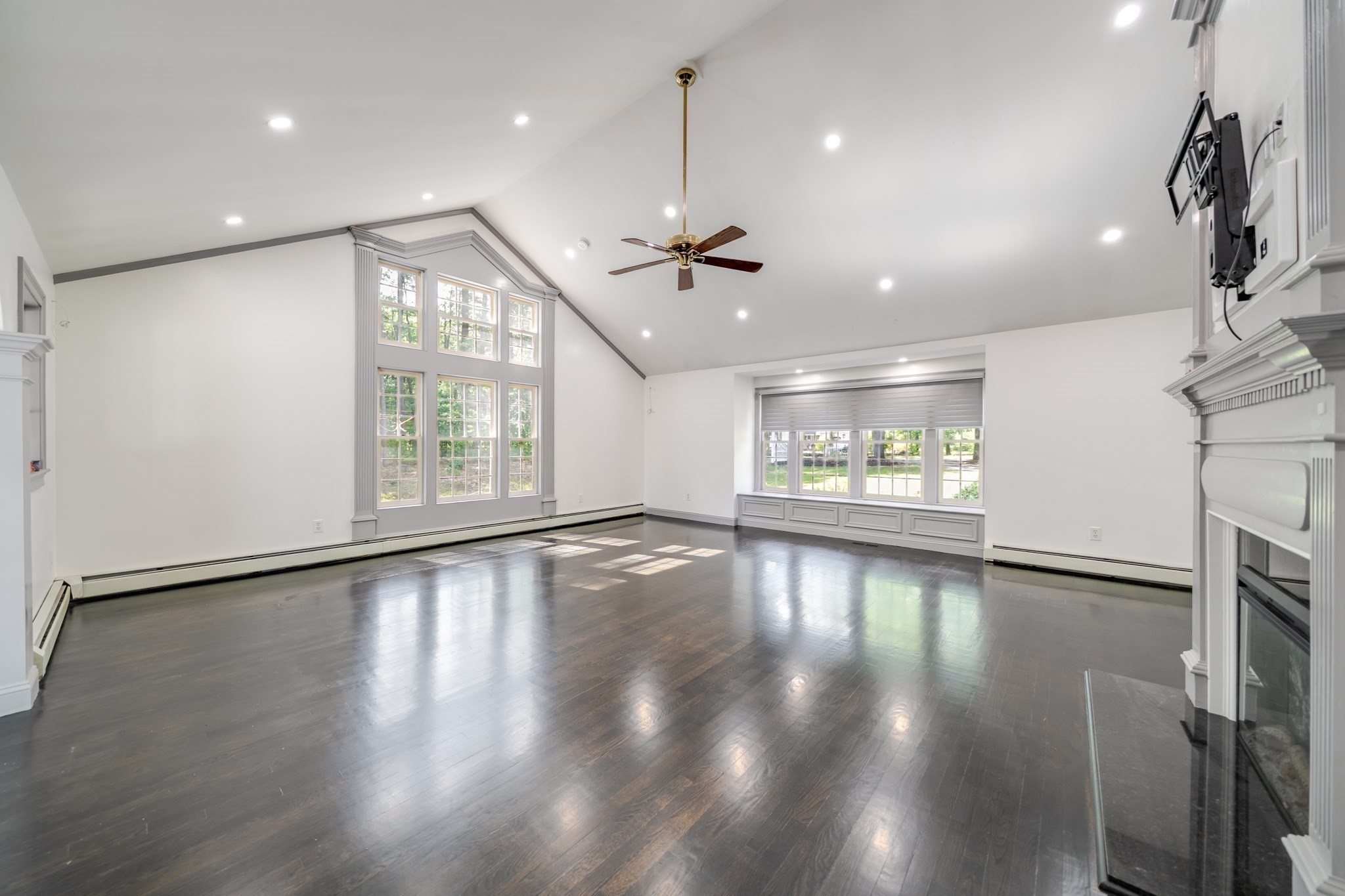 485 E Broadway Property Photo 5