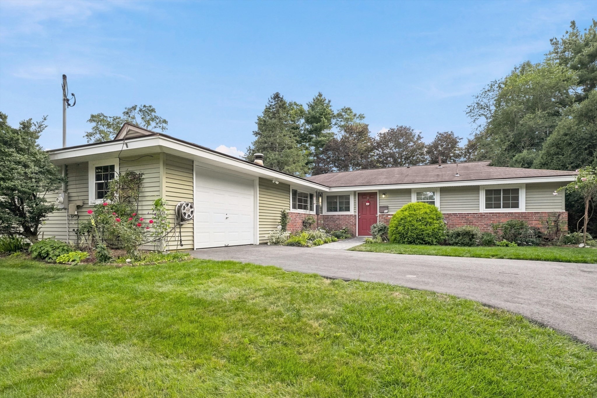 15 Eaton Rd W Property Photo 1