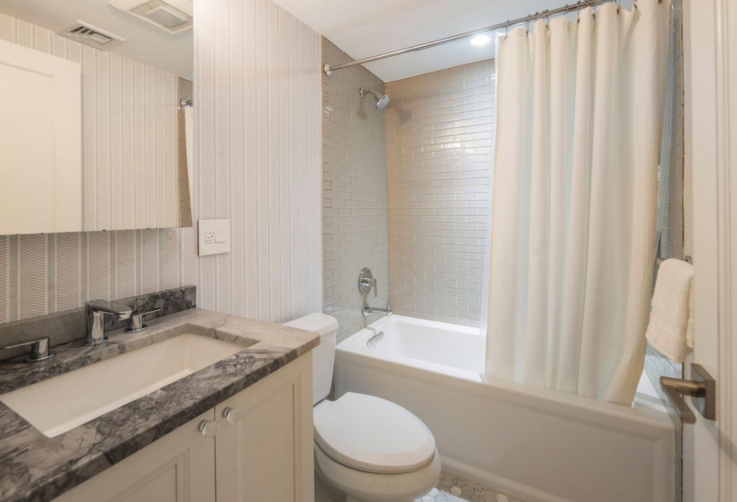 38 Rutland Sq # 1 Property Photo 18
