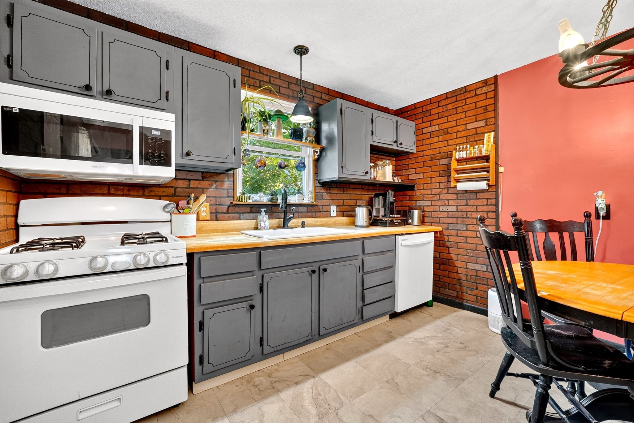 203 Lakeview Ave Property Photo 4