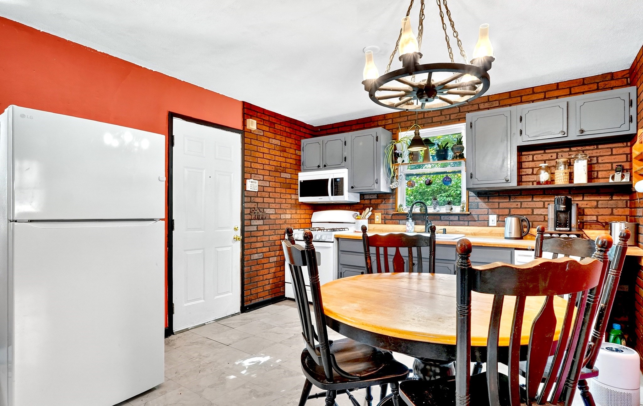 203 Lakeview Ave Property Photo 6