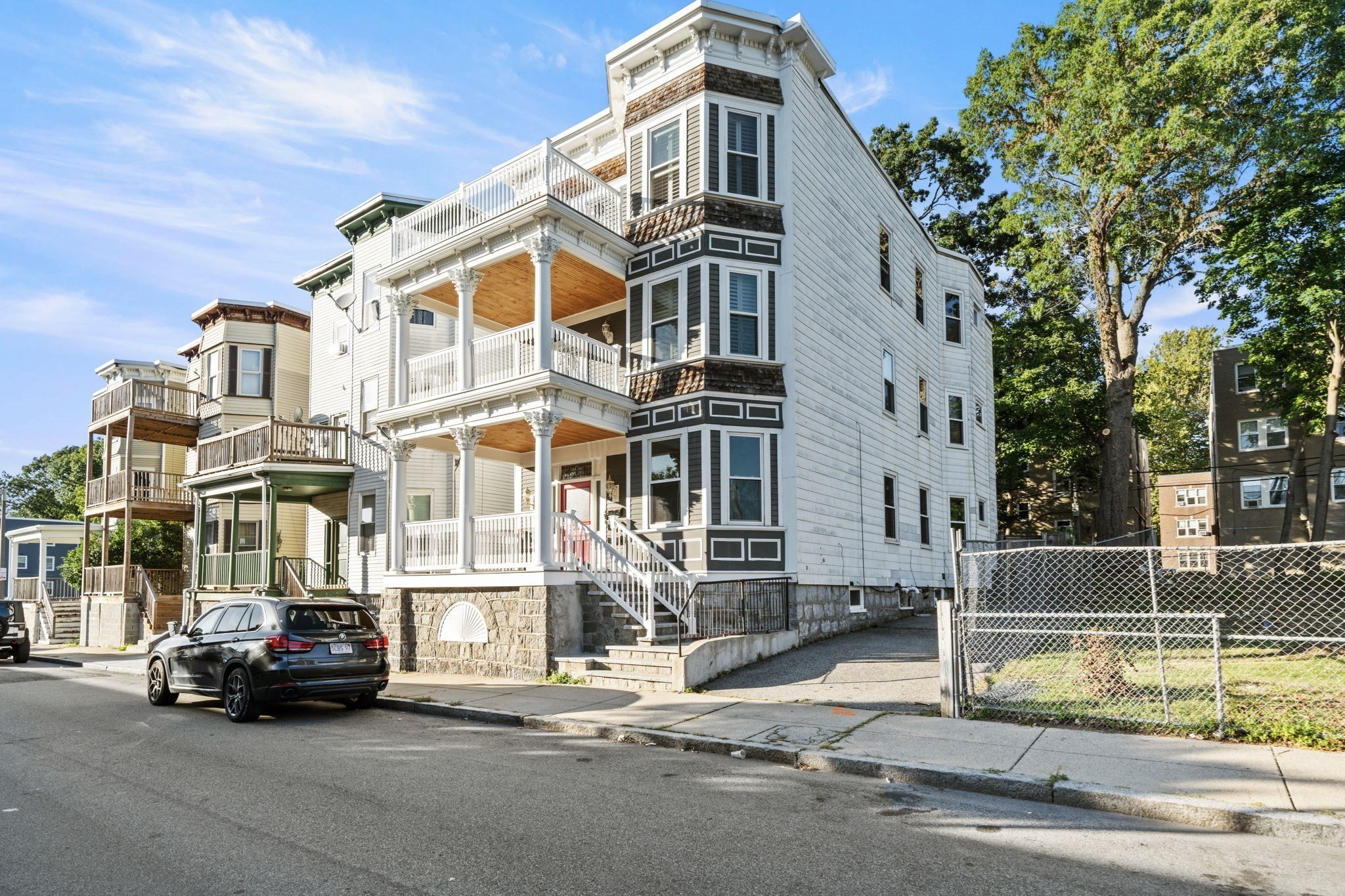33 Hollander St Property Photo 1