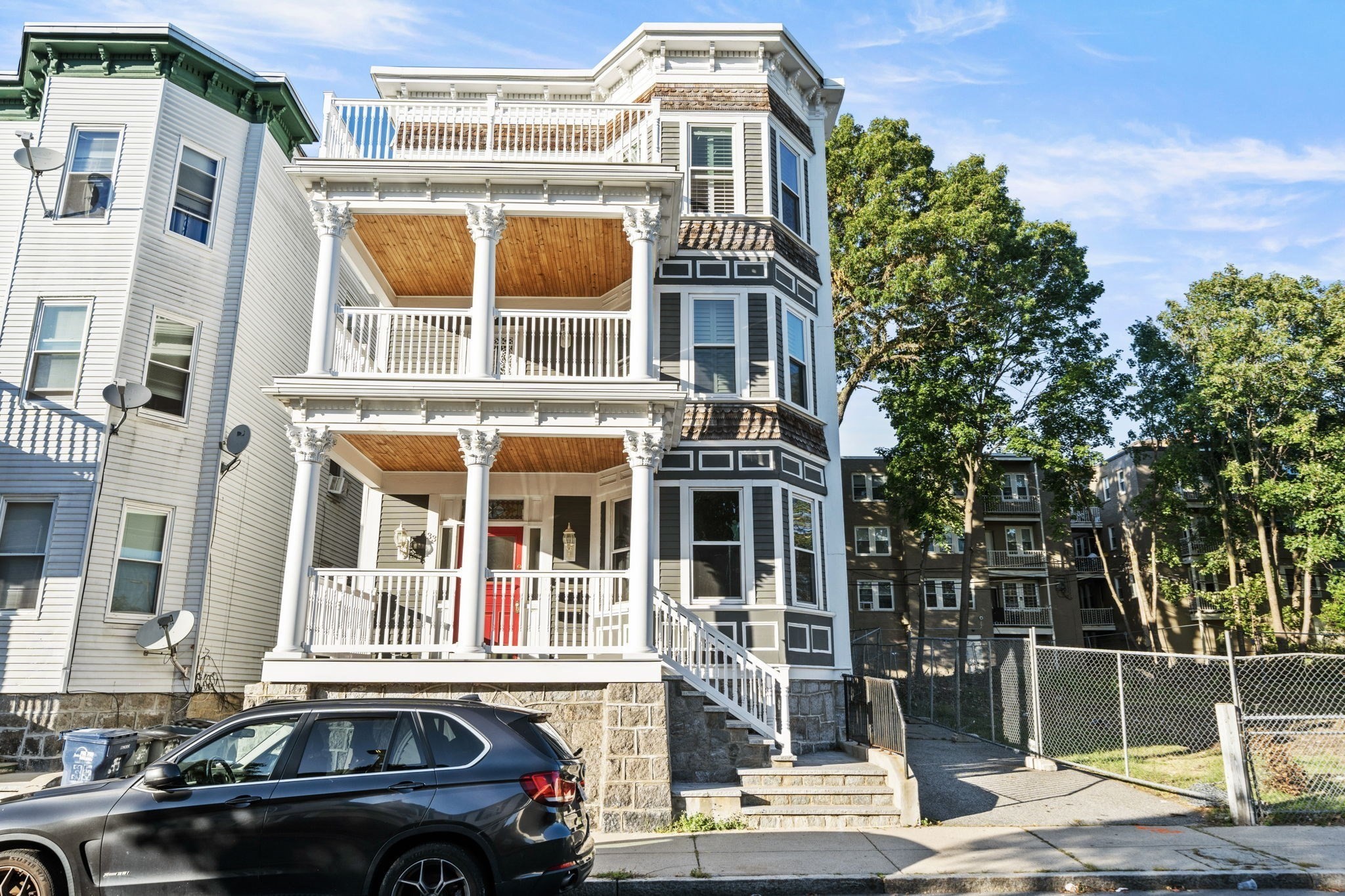 33 Hollander St Property Photo 2