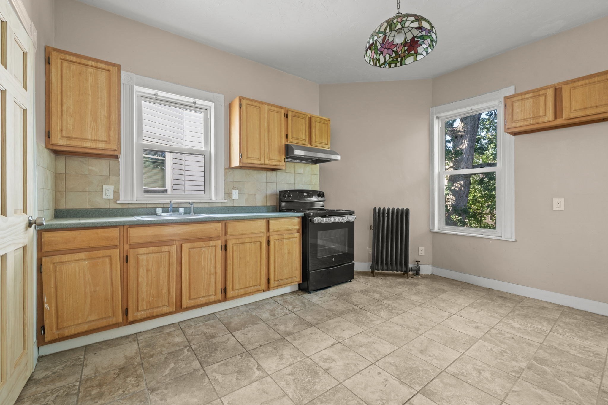 33 Hollander St Property Photo 19