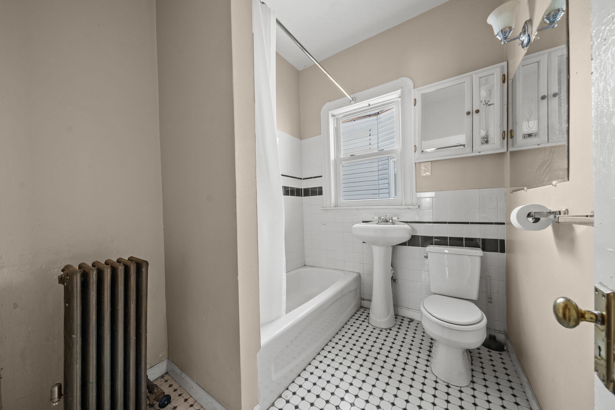 33 Hollander St Property Photo 22