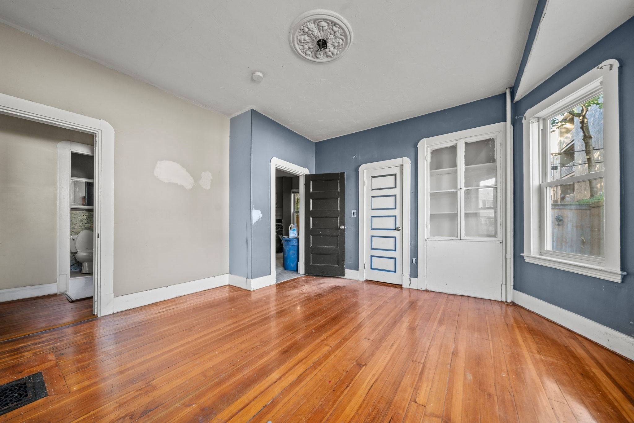 33 Hollander St Property Photo 28