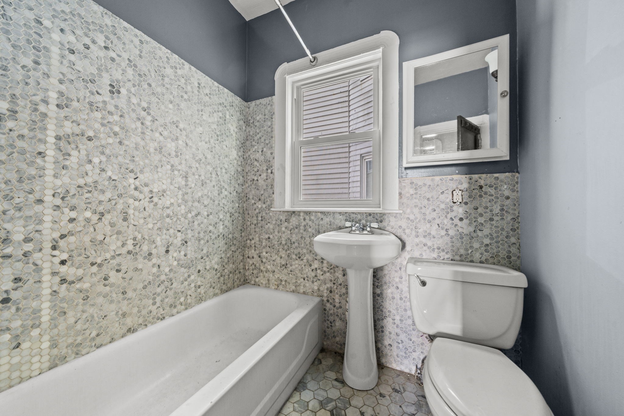 33 Hollander St Property Photo 29