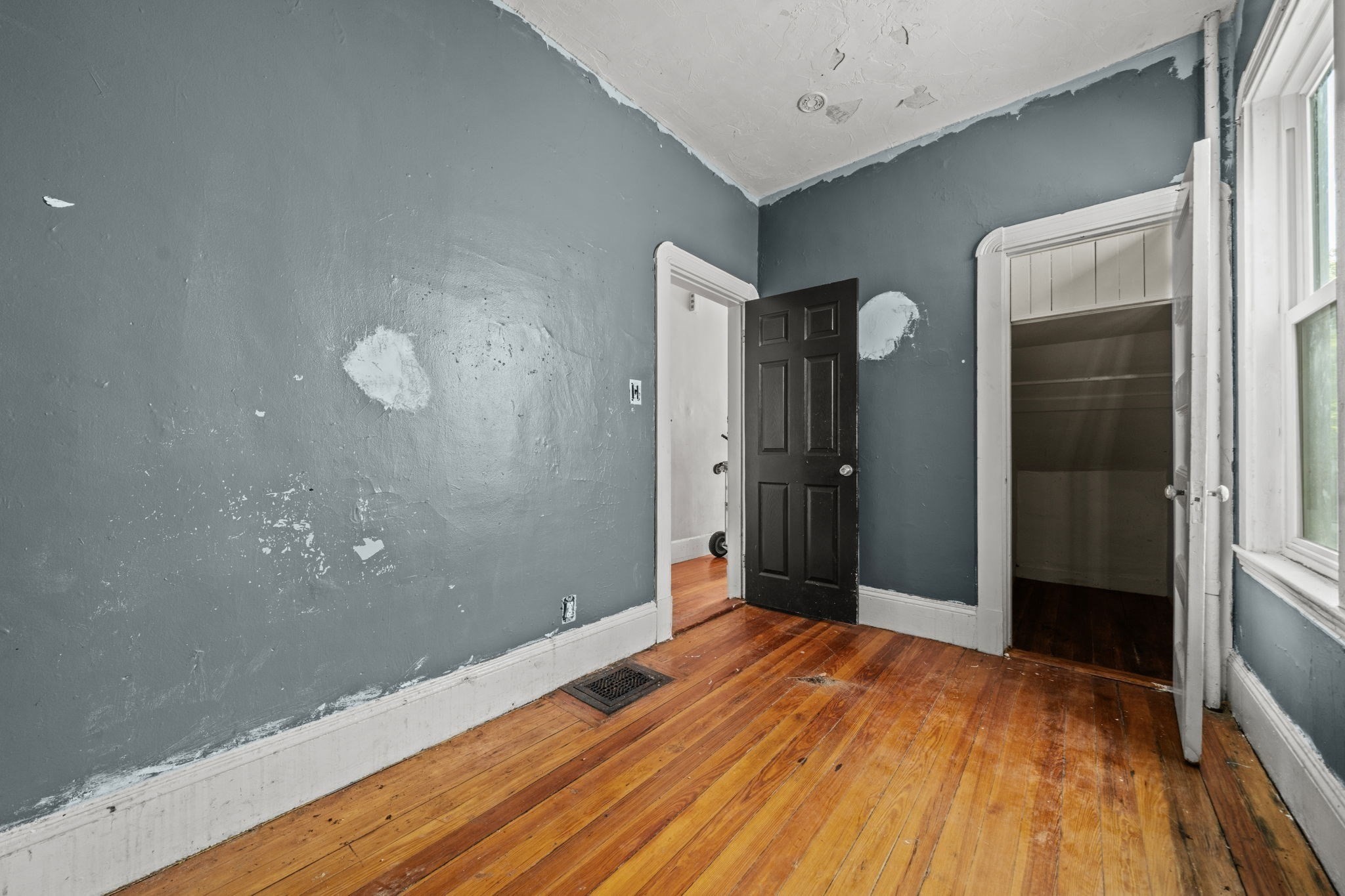 33 Hollander St Property Photo 32