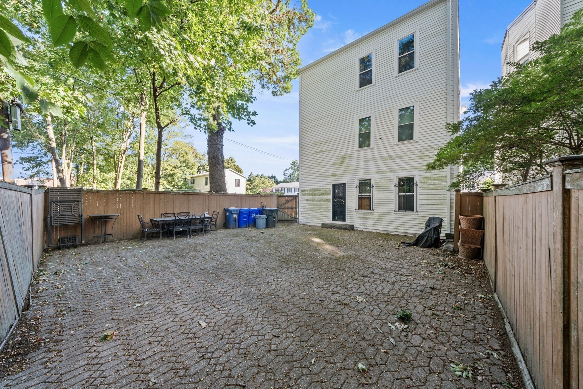 33 Hollander St Property Photo 36