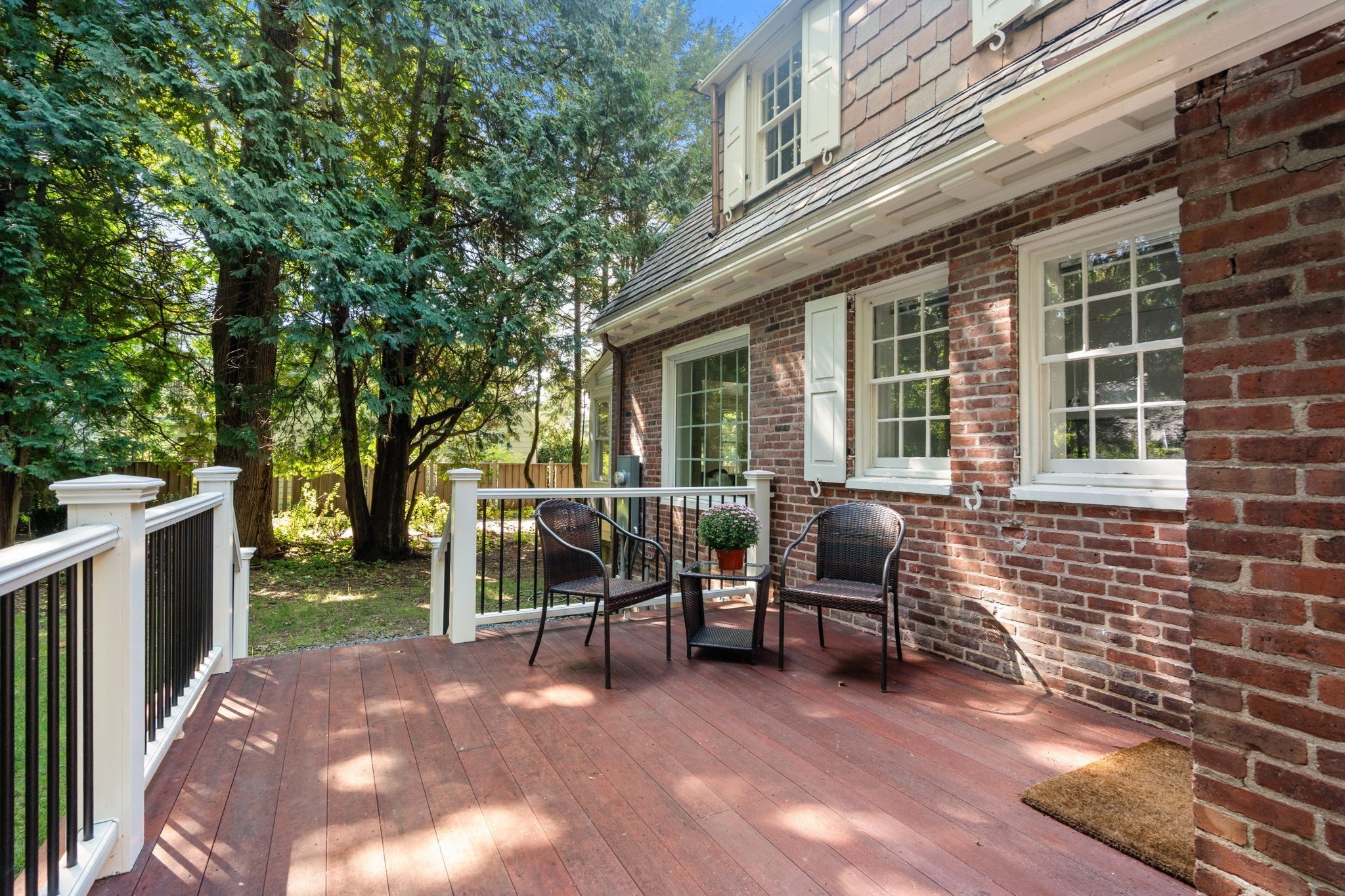 43 Woodlawn Ave Property Photo 7