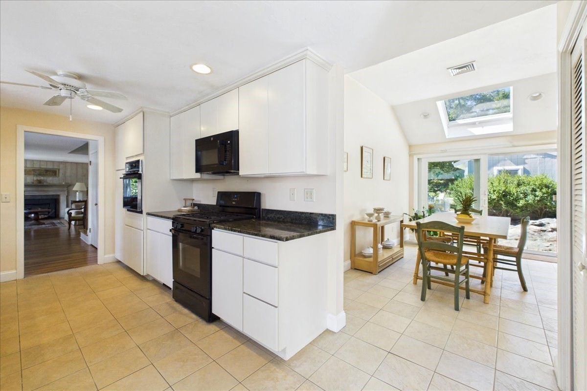 458 Essex Street Property Photo 2