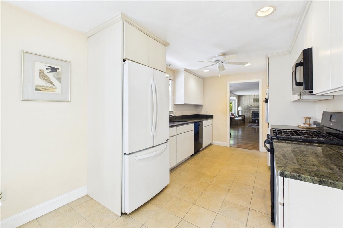 458 Essex Street Property Photo 3
