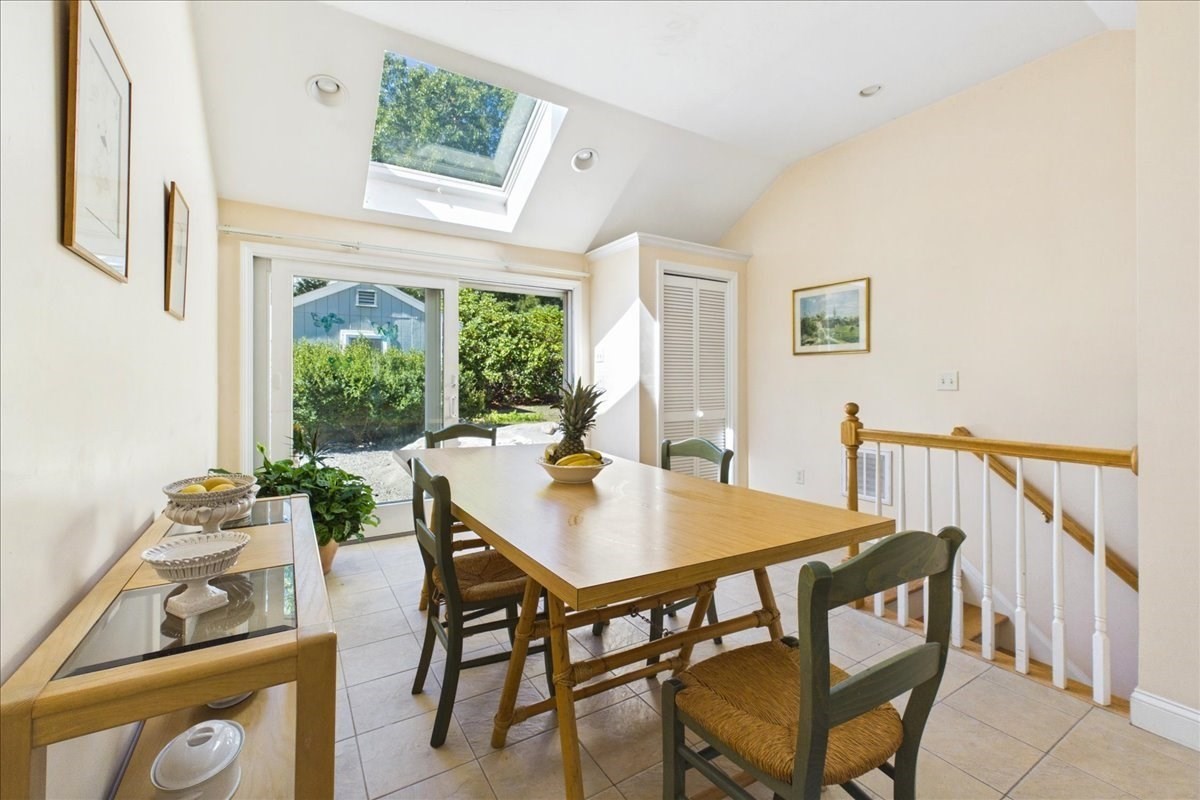 458 Essex Street Property Photo 7