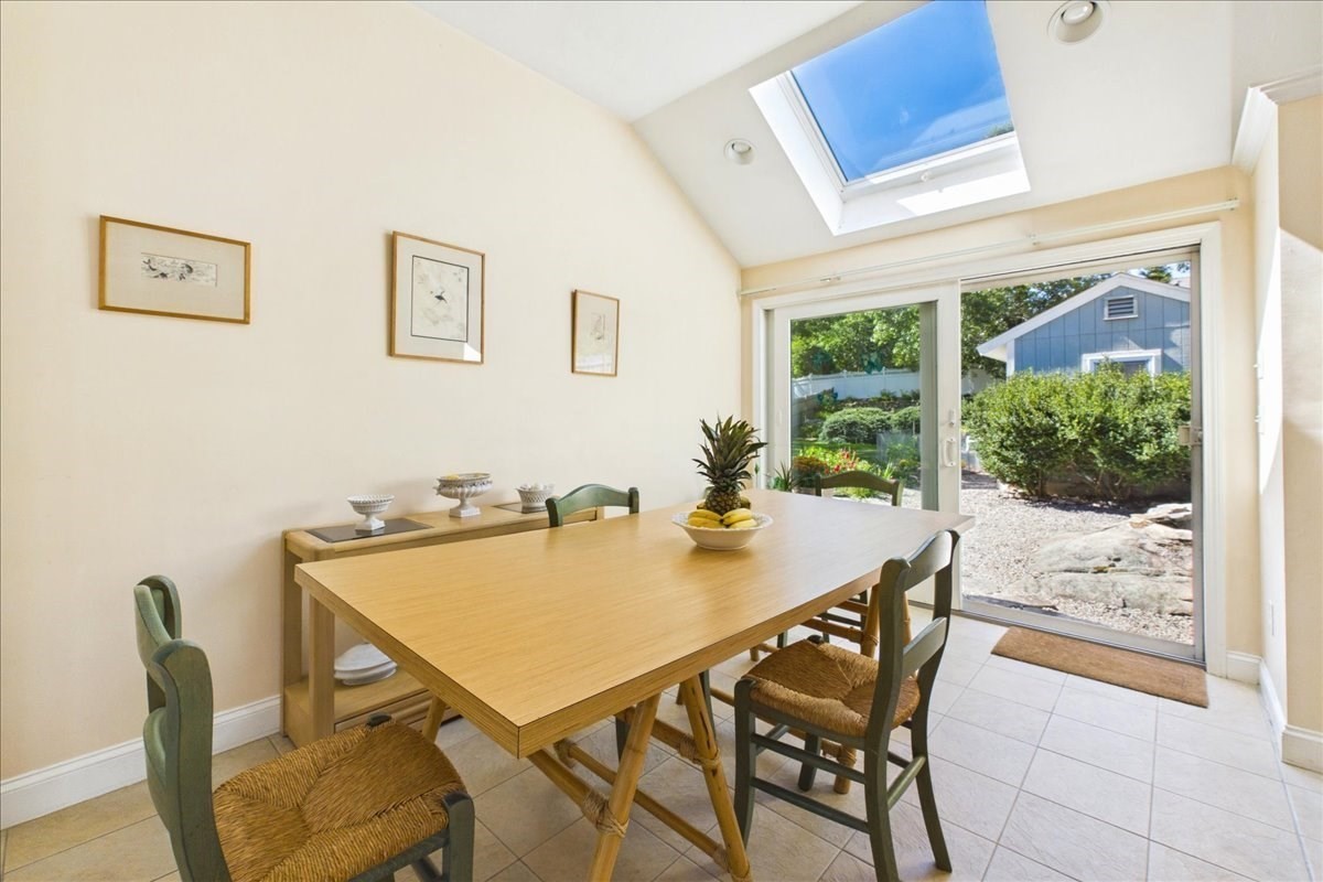 458 Essex Street Property Photo 8