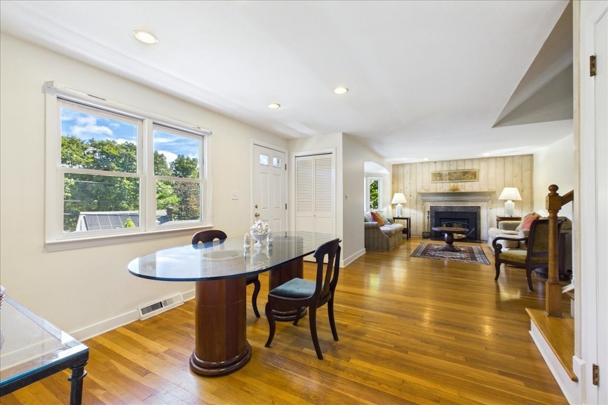 458 Essex Street Property Photo 10