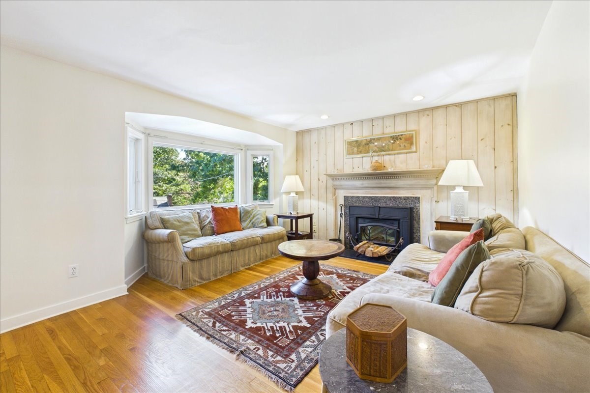 458 Essex Street Property Photo 14