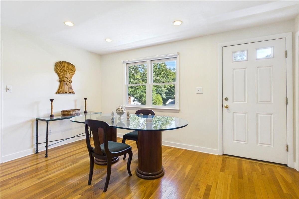 458 Essex Street Property Photo 15