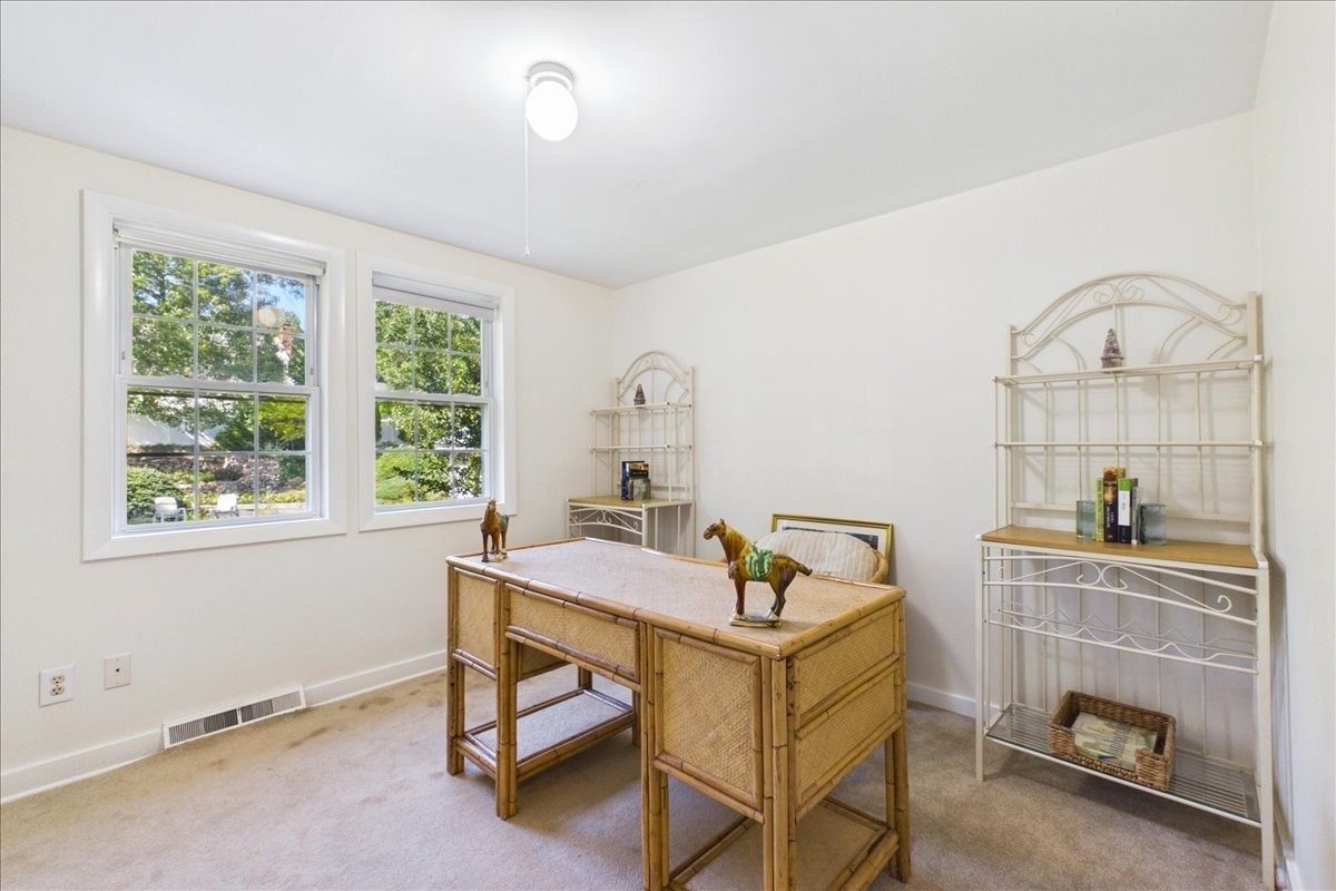 458 Essex Street Property Photo 20