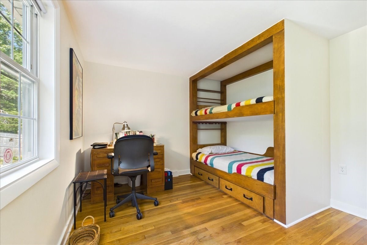 458 Essex Street Property Photo 21