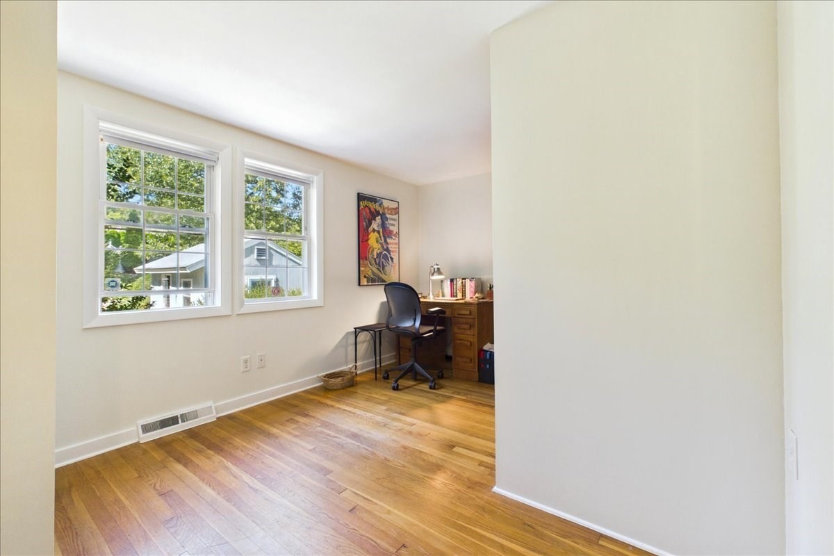 458 Essex Street Property Photo 22