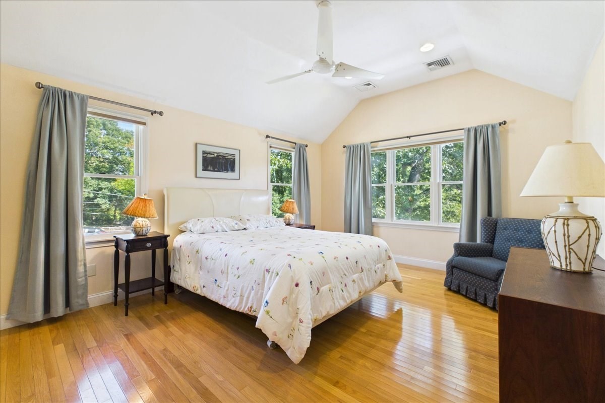 458 Essex Street Property Photo 23