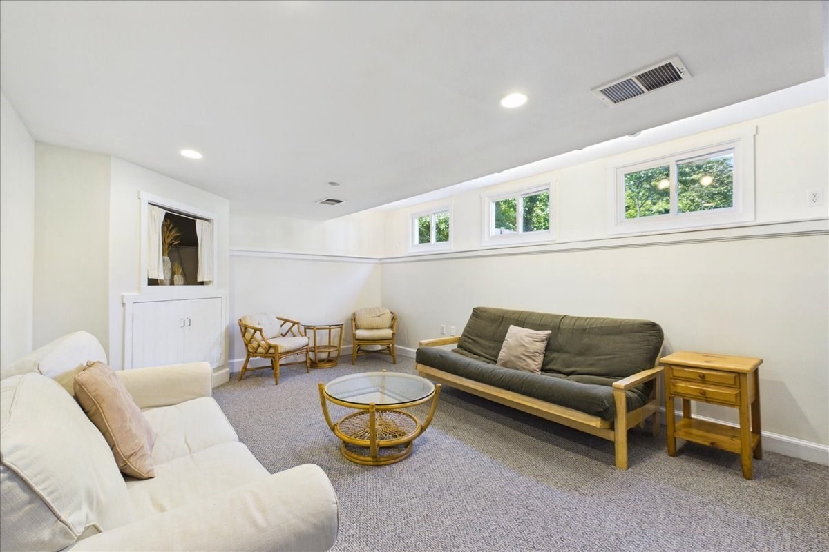 458 Essex Street Property Photo 25