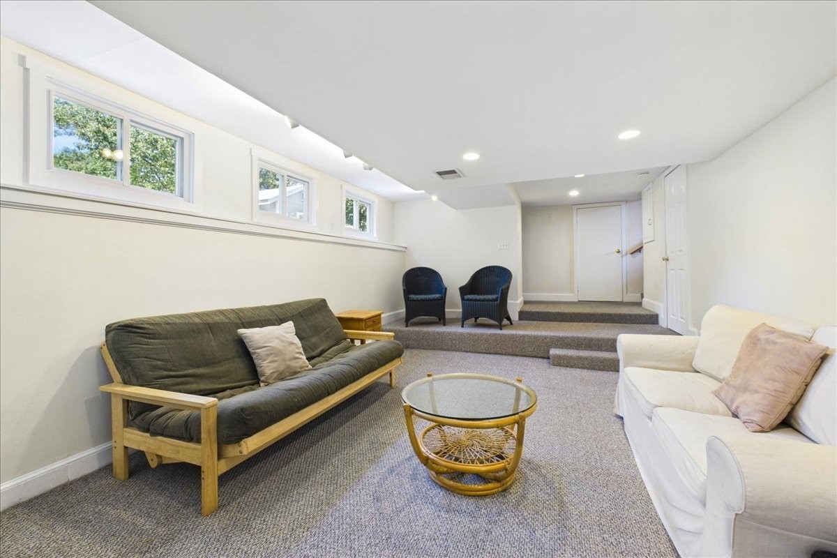 458 Essex Street Property Photo 26