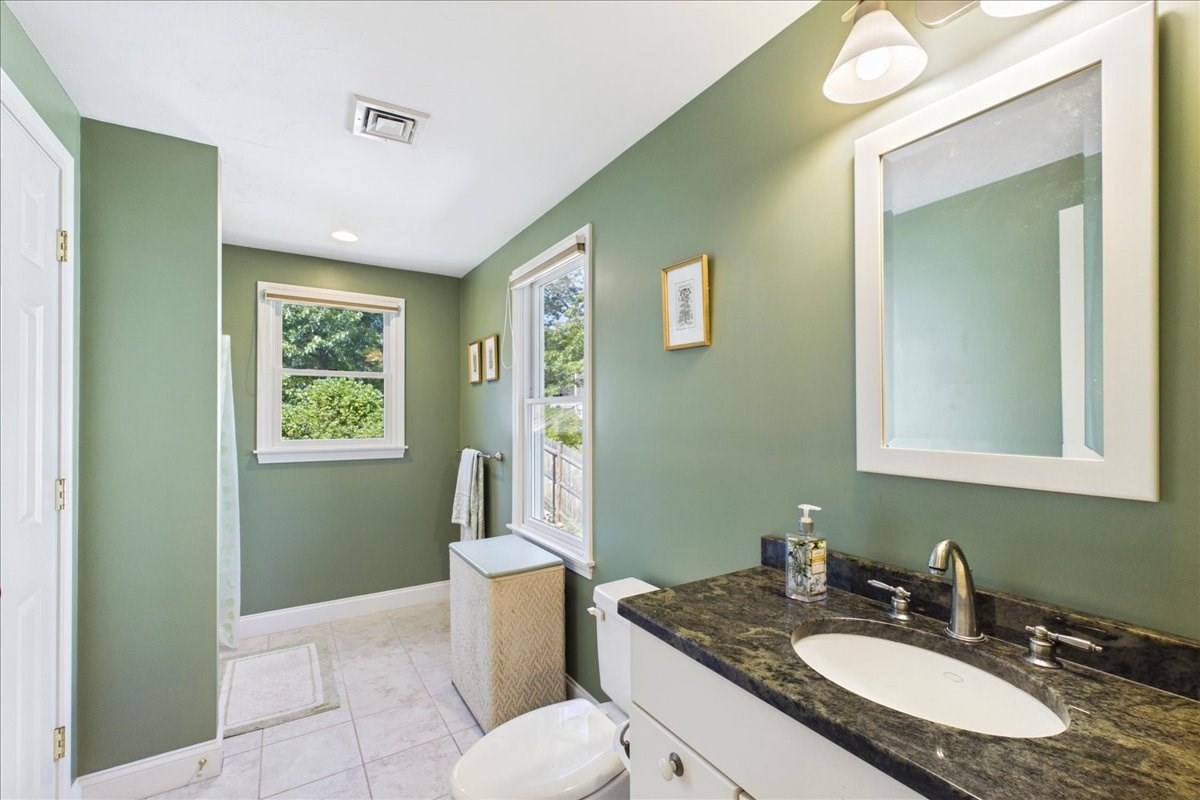 458 Essex Street Property Photo 29