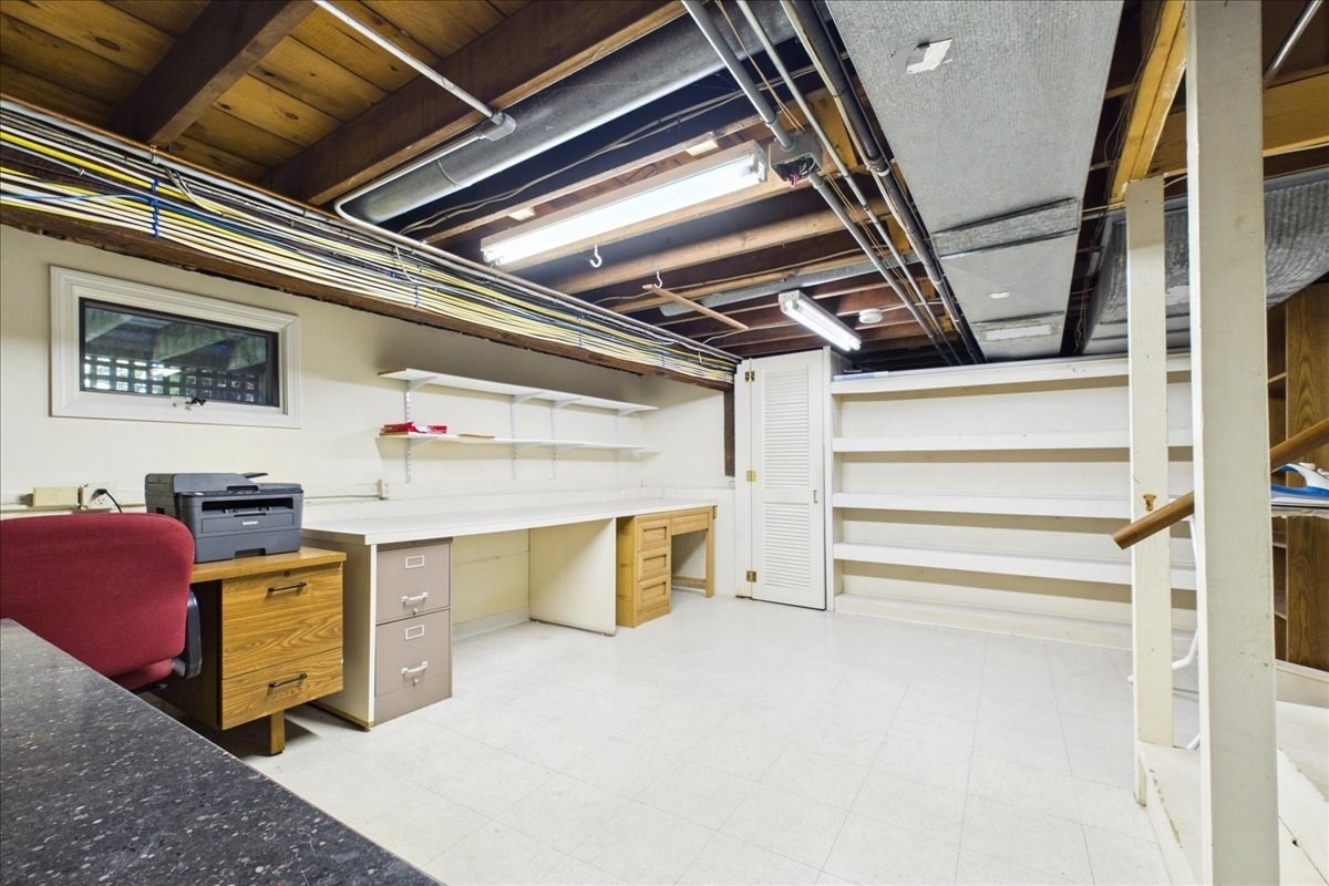 458 Essex Street Property Photo 31