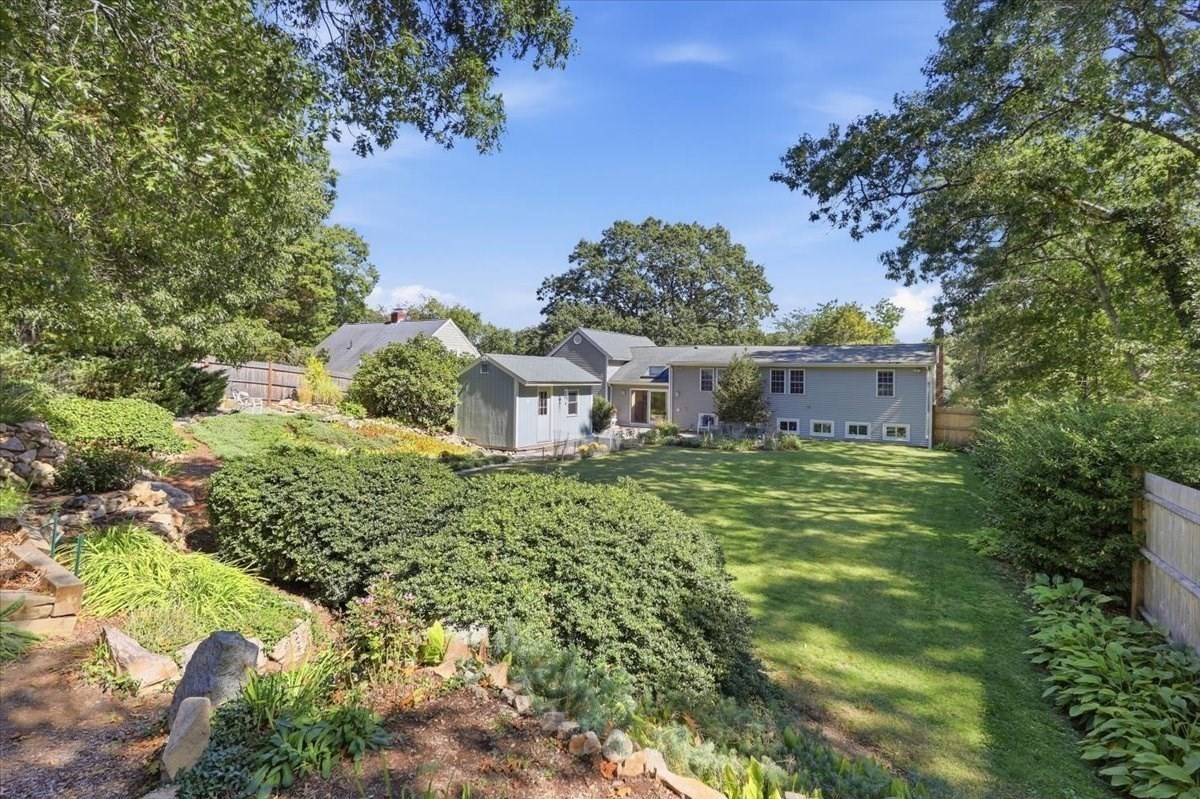 458 Essex Street Property Photo 33