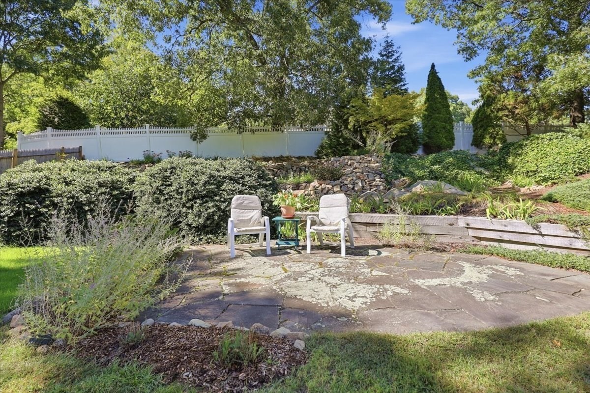 458 Essex Street Property Photo 37