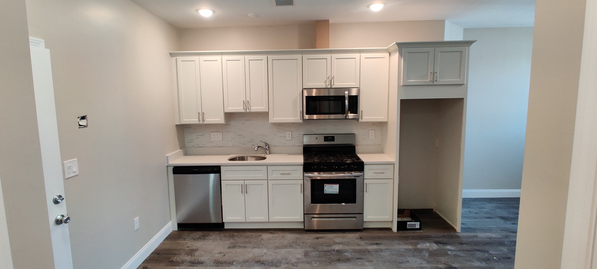 191 North Common Street # 208 Property Photo 1