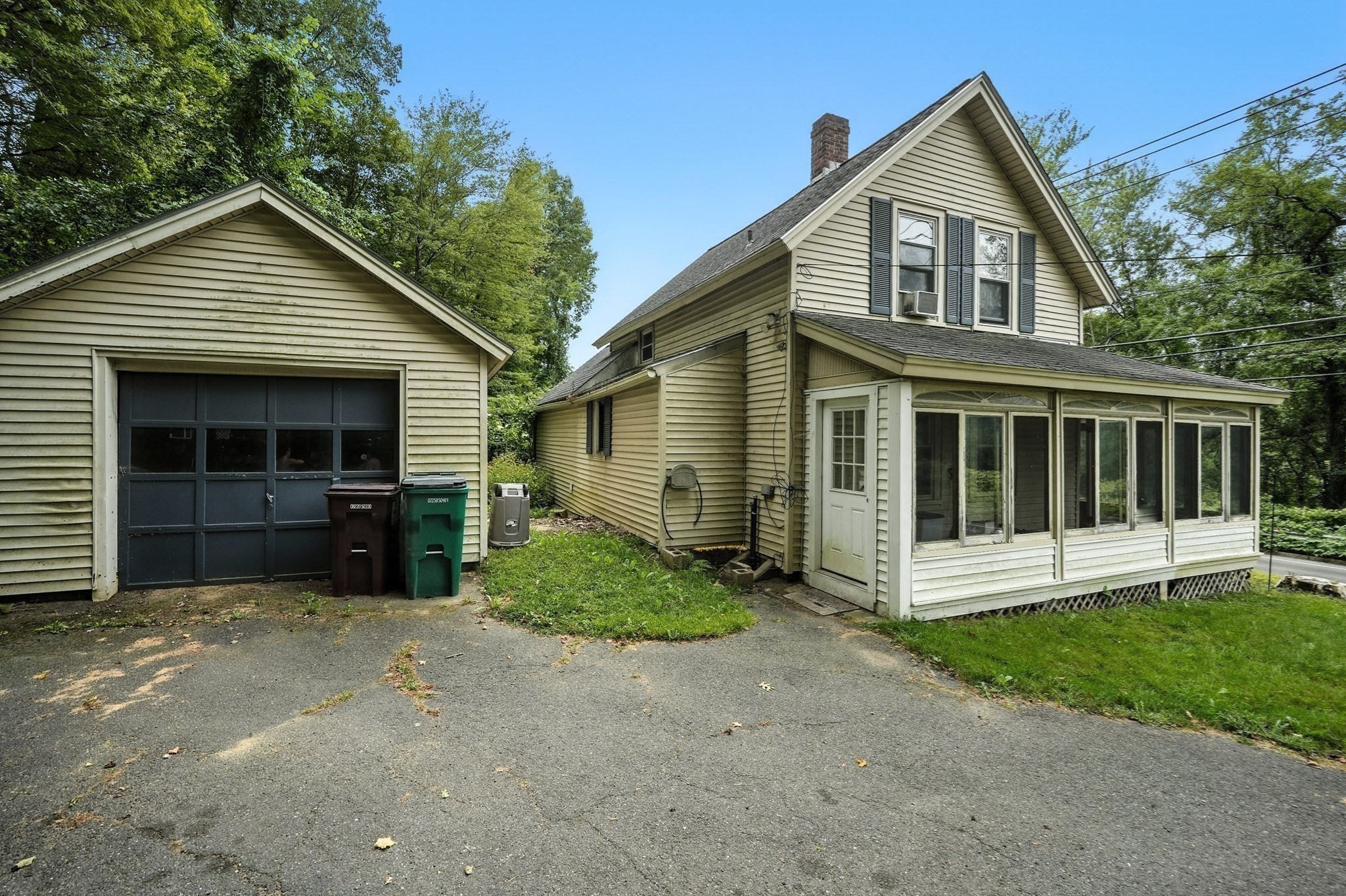 734 Greenfield Rd Property Photo 1