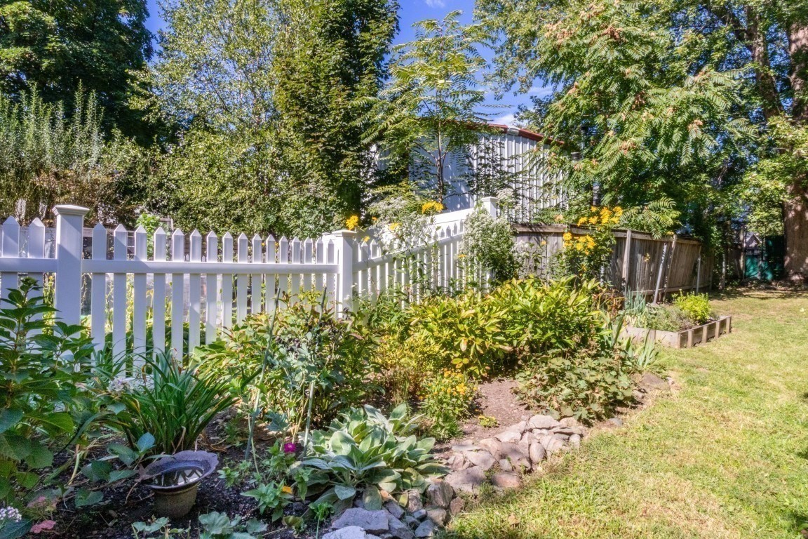 72 Sycamore St Property Photo 28