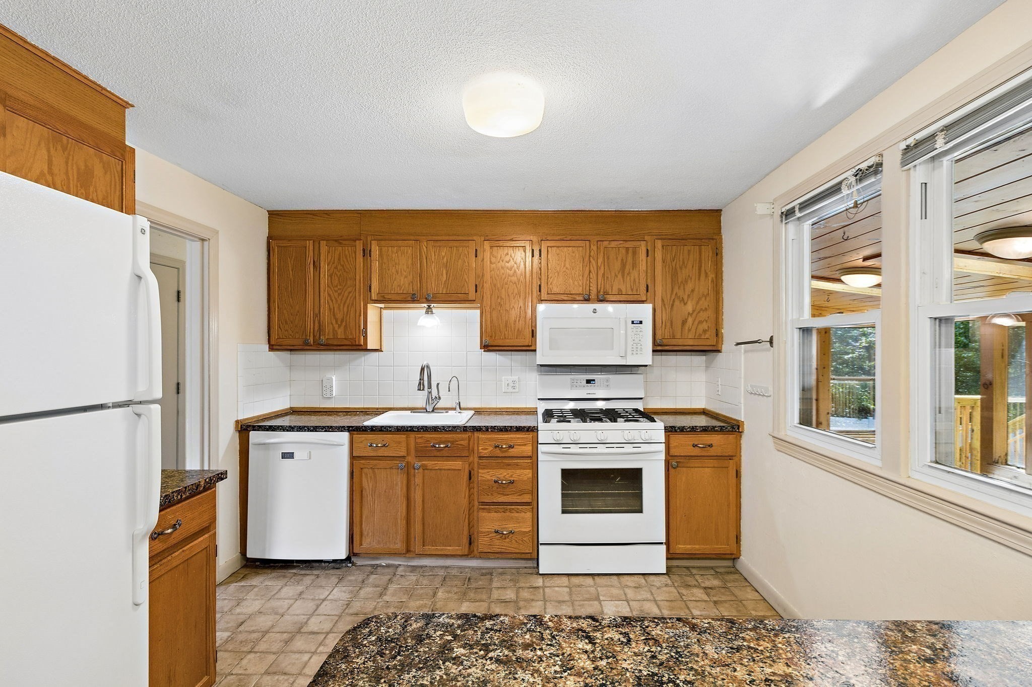 21 Puddingstone Ln Property Photo 11