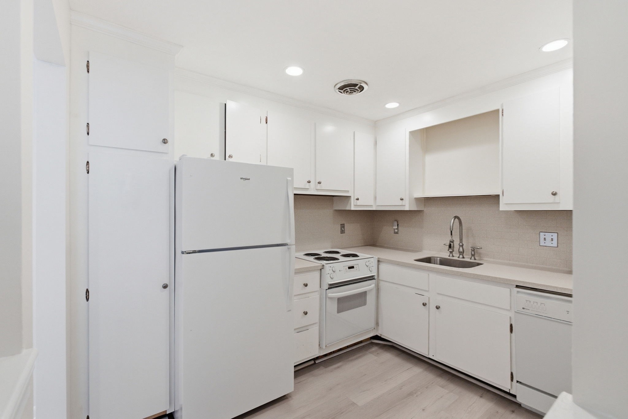 1323 Worcester Rd # E6 Property Photo 4