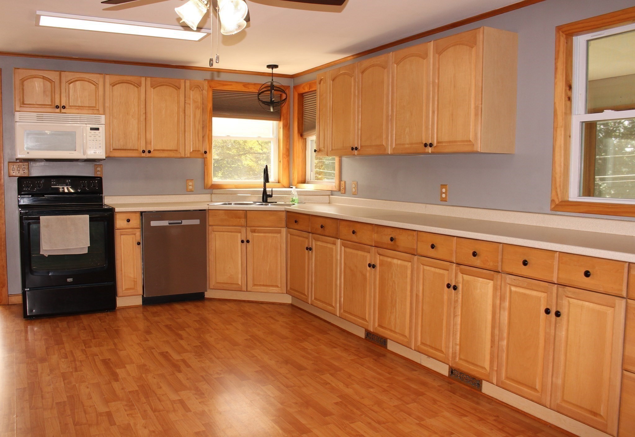 285 Millers Falls Rd Property Photo 3