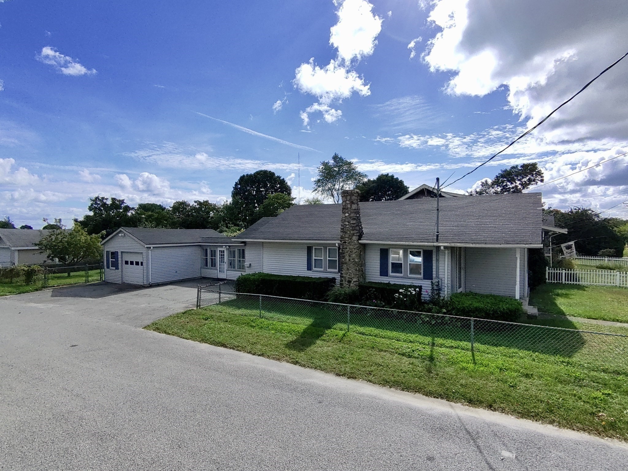 285 Huttleston Ave Property Photo 2